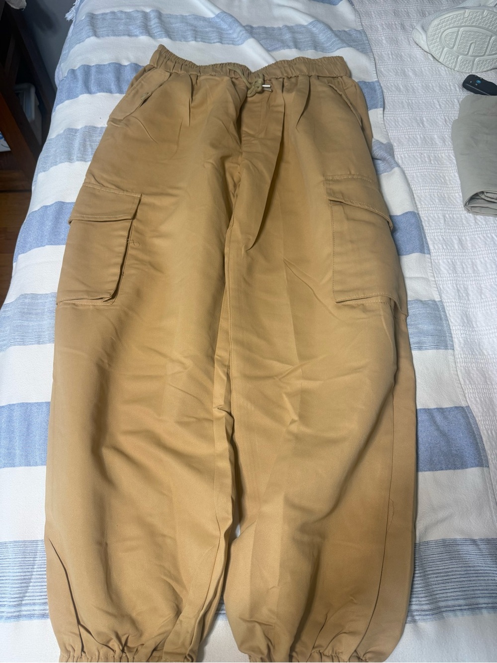 Amazon Men's Cargo Joggers in Khaki Brown